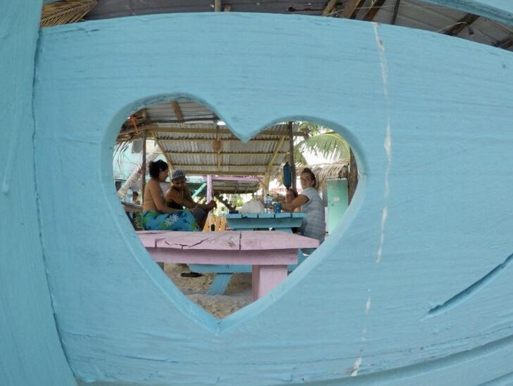 Tropical Oasis Hostel Caye Corker Exterior photo